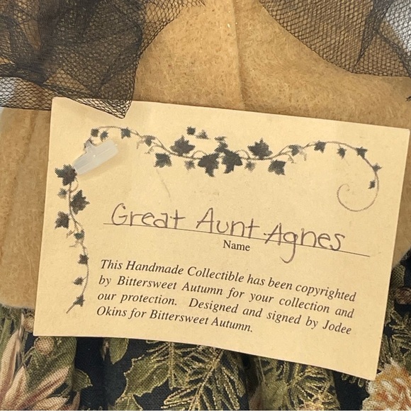 Vintage handmade collectible Bittersweet Autumn Aunt Agnes Doll. Cloth. Signed - Picture 4 of 11